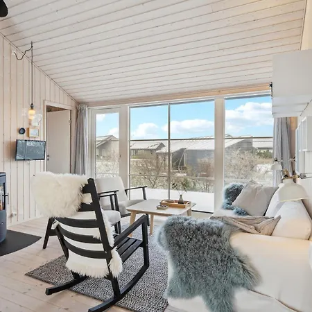 Dom wakacyjny 3 Bedroom Cozy In