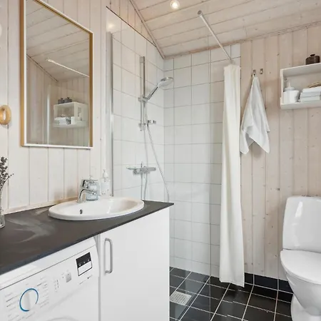 بيت للعطل 3 Bedroom Cozy In *