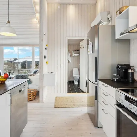Casa vacanze 3 Bedroom Cozy In Lundby Stationsby