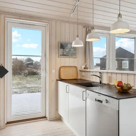 3 Bedroom Cozy In Casa vacanze Lundby Stationsby