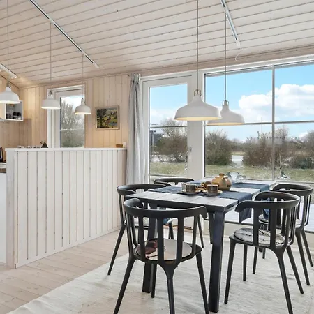 3 Bedroom Cozy In Lundby Stationsby