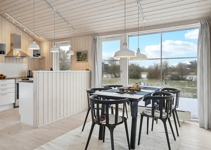 3 Bedroom Cozy In Lundby Stationsby
