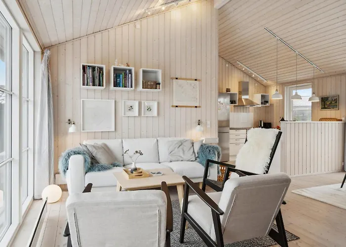 3 Bedroom Cozy In * Lundby Stationsby