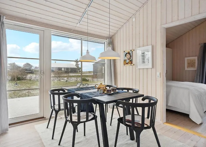 3 Bedroom Cozy In * Lundby Stationsby